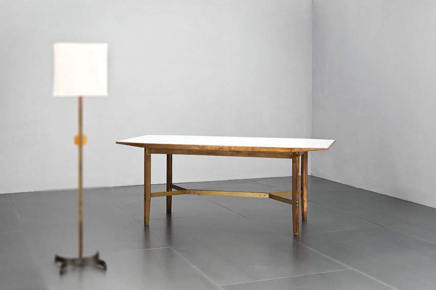 Studio BBPR (attr.a): Tavolo Struttura in legno di noce ed elementi di ottone, piano rivestito in laminato. Italia, fine anni '50 cm 78x89,5x190