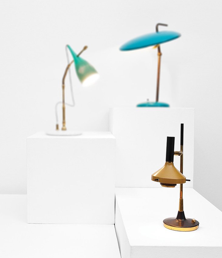 Oscar Torlasco: Lampada da tavolo Metallo smaltato, ottone lucido. Prod, Lumi, anni '50 h cm 37, diam. base cm 12