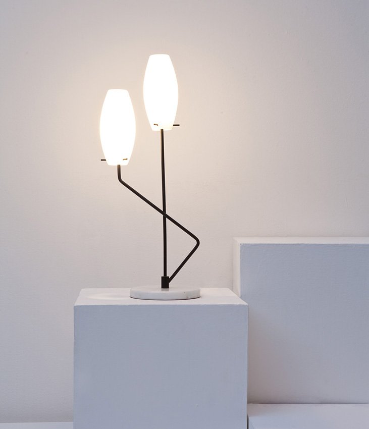 Lampada da tavolo: Lampada da tavolo Metallo laccato, vetro opalino, marmo. Italia, fine anni '50 cm 62x23x18