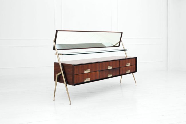 Silvio Cavatorta: Credenza Palissandro, ottone nichelato, cristallo molato. Roma, anni '50 cm 118x187x48 Literature: I. De Guttry, M. P. Maino, Il mobile italiano degli anni '40 e '50, Laterza, 1992, p. 136 (modelli si