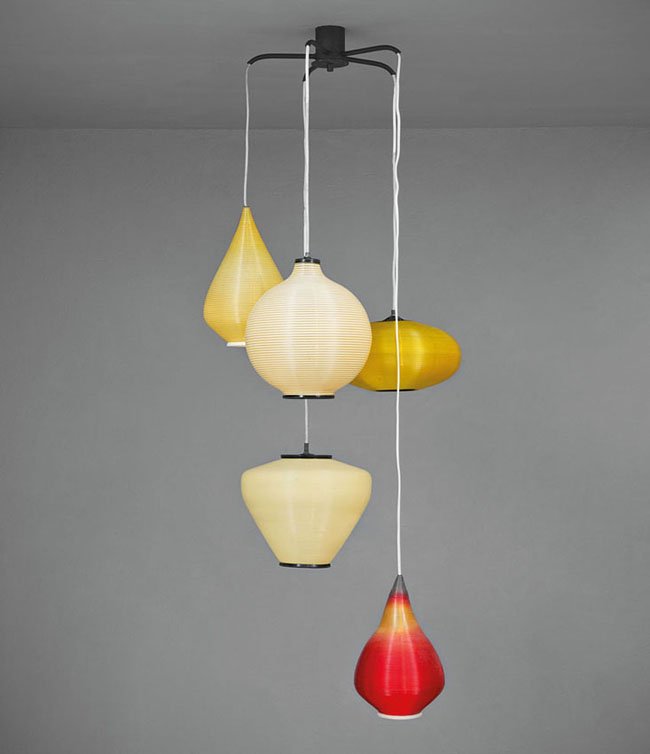 Kartell: Lampada a sospensione Struttura in metallo laccato, diffusori in rotaflex di diverso colore. Prod. Kartell, fine anni '50 cm 135x50x50