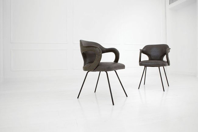 Coppia di poltroncine: Coppia di poltroncine Metallo laccato, struttura in tondino metallico e compensato curvato, rivestimento in skai. Italia, anni '50 cm 81x56x50