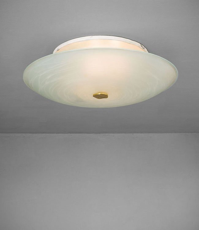 Pietro Chiesa: Lampada a plafone Struttura in metallo laccato, diffusore in cristallo curvato satinato e inciso. Prod. Fontana Arte, 1936 ca. h cm 23, diam. cm 70 Literature: F. Deboni, Fontana Arte: Gio Ponti, Piet