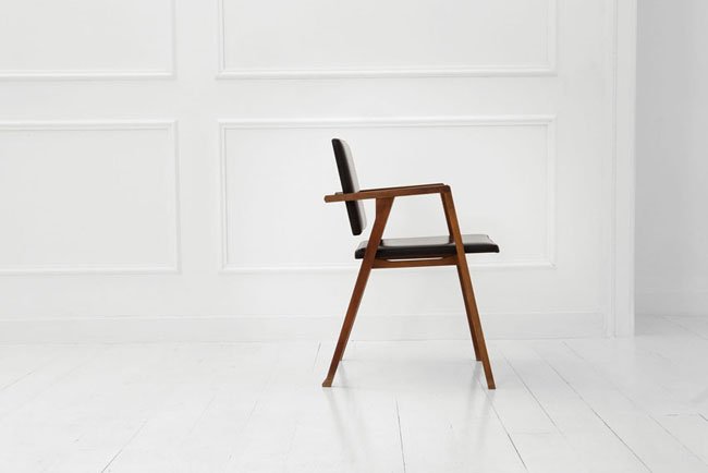 Franco Albini: Poltroncina mod. Luisa Struttura in legno di palissandro, sedile e schienale in multistrato rivestiti in pelle. Prod. Poggi, anni '50 cm 77x56x53 Literature: Domus, n. 312, novembre 1955, p. 27 .