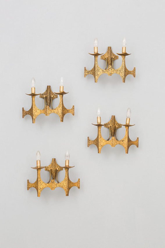 Angelo Brotto: Quattro lampade da parete Fusione in bronzo dorato. Prod. Esperia, anni '70 cm 25x36x10