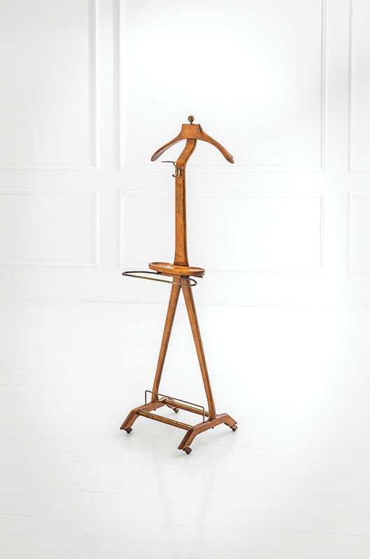 Ico Parisi: Servomuto Legno di faggio massello, ottone. Prod. F.lli Reguitti, 1960 ca. cm 145x40x39