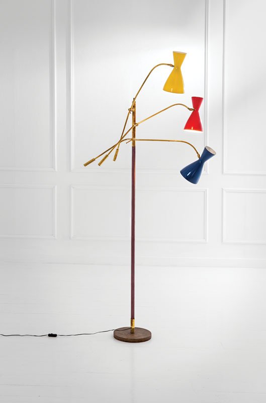 Lampada da terra: Lampada da terra Metallo smaltato, ottone lucido, riflettori orientabili in alluminio smaltato. Italia, anni '50 h cm 190, largh. max cm 90