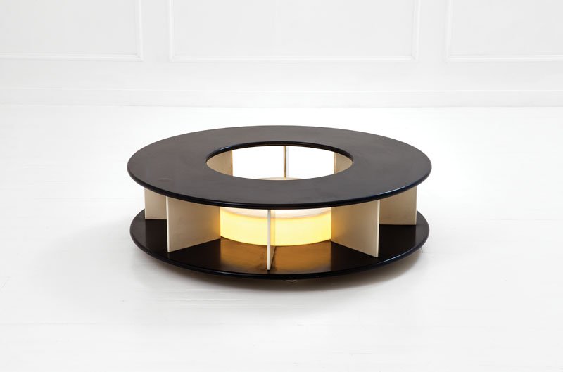 Superstudio: Tavolo basso luminoso mod. Bazar Legno laccato, diffusore in metacrilato. Prod. Giovannetti, 1968 ca. h cm 33, diam. cm 114 Literature: AA.VV., Dal cucciaio alla città nell'itinerario di 100 designer