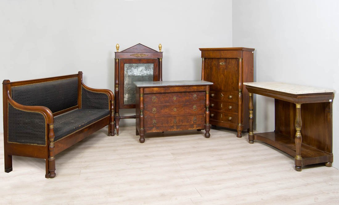 Lotto composto da: comò, tavolo a muro, secrétaire, (1 of 1)