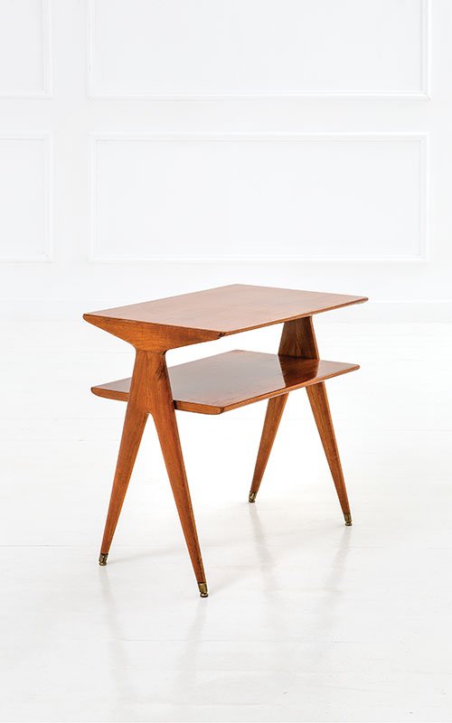 Guglielmo Ulrich: Occasional table Solid walnut wood, walnut veneer, brass. Italy, 1950 ca. 58x59x40 cm