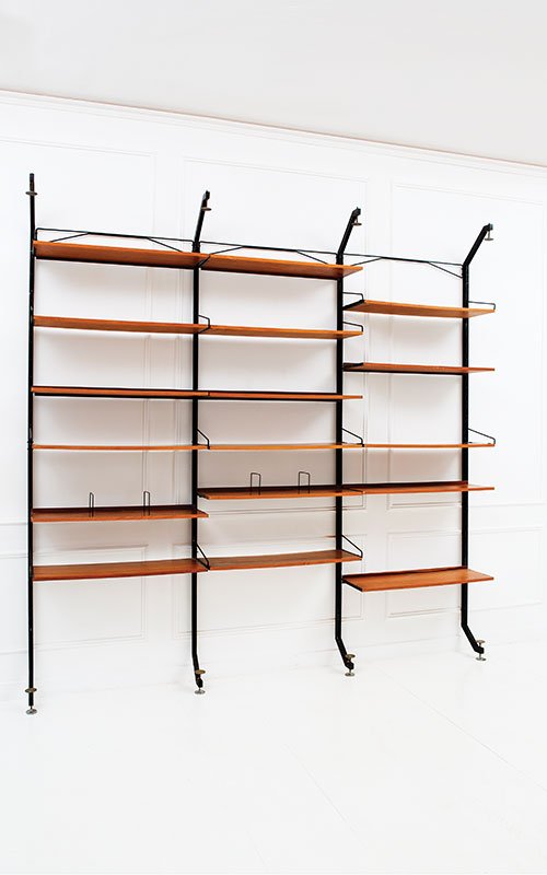 Ico Parisi: Modular bookcase from the 'Urio' series Adjustable stanchions in lacquered metal and die-cast aluminium, teak veneer core plywood shelves. Manufactured MIM, 1960 ca. Manufacturer's decal. 300x295x95 c