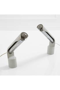 Richard Carruthers: Two table lamps, 'Pugno' model Enamelled die-cast aluminium, chromed brass. Manufactured by Fontana Arte, 1971 ca. 34x8x26 cm