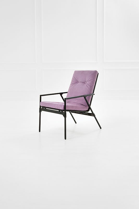 Richard Sapper: Armchair, 'Nena' model Lacquered iron frame, fabric. Foldable and hangable. Manufactured by B&B, 1984 ca. Manufacturer's embossed mark on seat metal crosspiece. closed 145x50x7 cm, open 90x50x70 cm Li