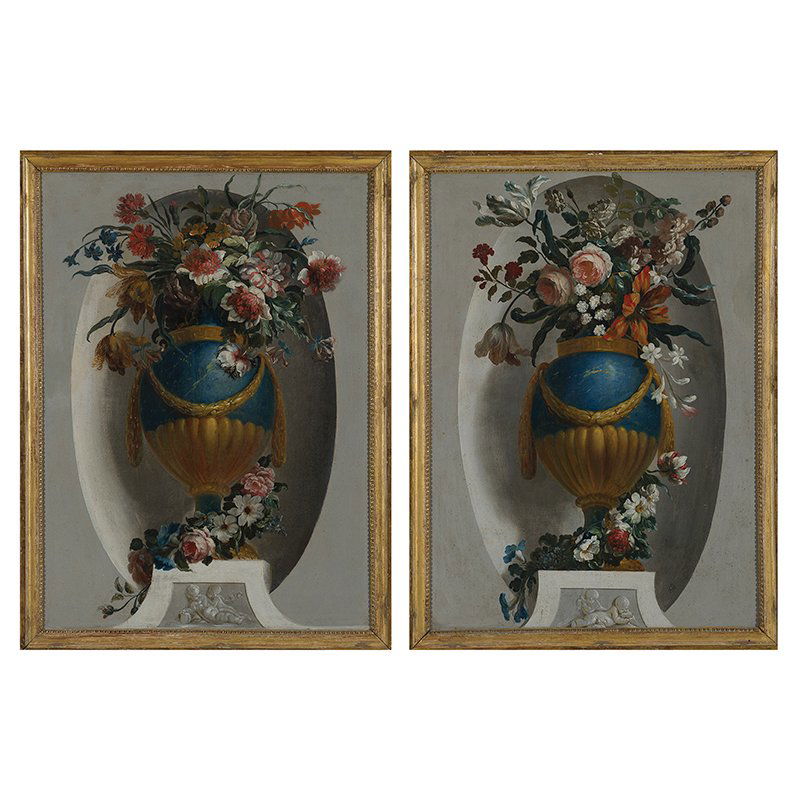 Pittore francese della fine del XVIII secolo: Pittore francese della fine del XVIII secolo Due trompe l'oeil con vasi con composizioni floreali Olio su tela cm 108x78 I due squisiti dipinti, di grande impatto decorativo, rappresentano due vasi in