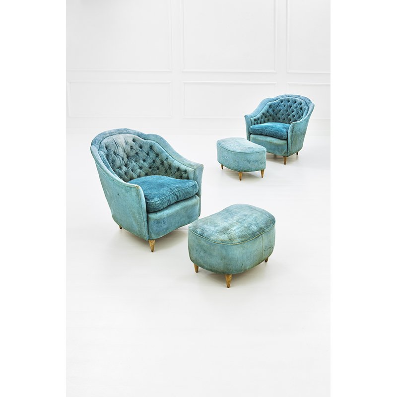 Due poltrone con poggiapiedi (1 of 2)