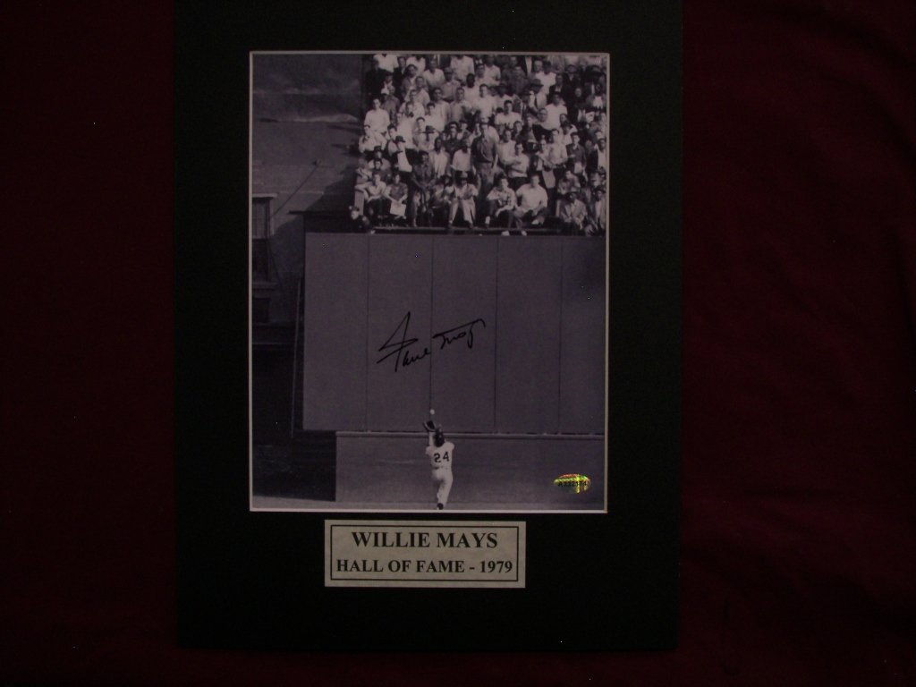 Willie Mays Autographed Mat,: (7857) Willie Mays Autographed Mat, Certified M F P,