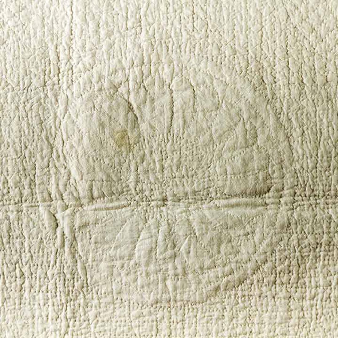 NORMANDY BEDSPREAD & WHITE QUILT (1 of 9)