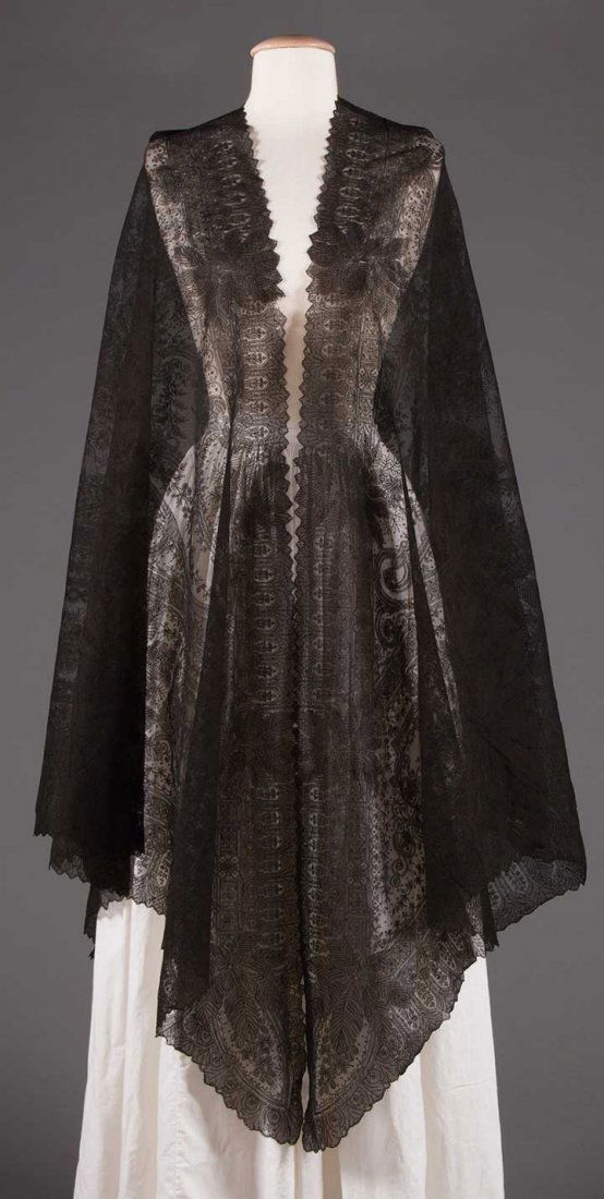 BLACK CHANTILLY LACE LARGE SHAWL, 19TH C (1 of 6)
