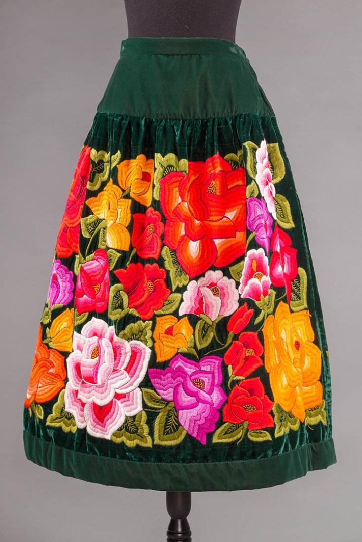STUNNING EMBROIDERED SKIRT, MEXICO, 1950s (1 of 6)