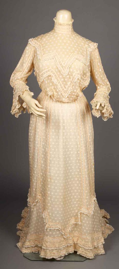 LACE & LAWN SUMMER TEA GOWN, c. 1902 (1 of 10)
