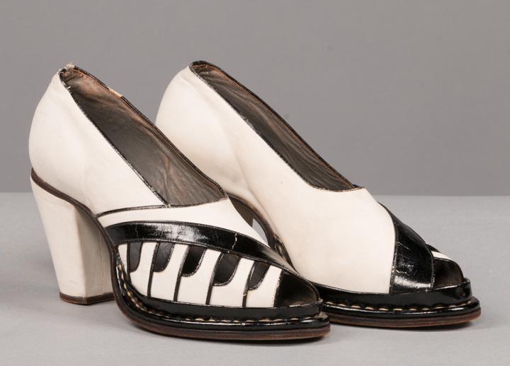 WHITE & BLACK PIANO KEY PLATFORMS, BRAZIL, 1935-1942: 1 pair 1930s Brazilian evening shoes w/ cutout piano key motif in black & white leather, open toe & 3" heel, stamped "Medeiros, Natal" & "No Varejo", approx. size 7.5, (0.5"split at seam on right at b