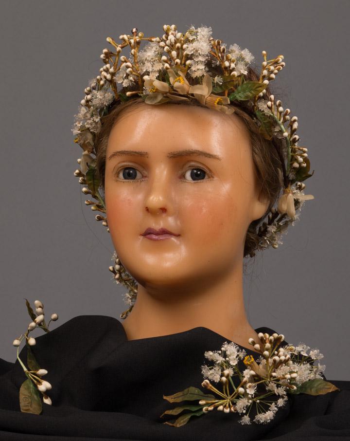 WEDDING CIRCLET & ORIGINAL BOX, FRANCE, 1840s: White flower buds, tiny white blossom sprays, blush orange blossoms & green leaves all fashioned from cloth, circlet 29" around w/ 13" hanging piece at back, 8" additional & separate marching spray, b