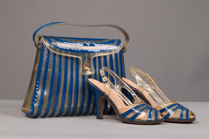 JOAN CRAWFORD BLUE PLASTIC HANDBAG & SANDAL SET, 1940s: Blue & clear plastic sling-back 4" pump w/ open toe & floral shoe insert & matching handbag w/coin purse & Lucite ball closure, 11" x 2" x 8" (wear to heels, separate at insole, crack at instep on lef