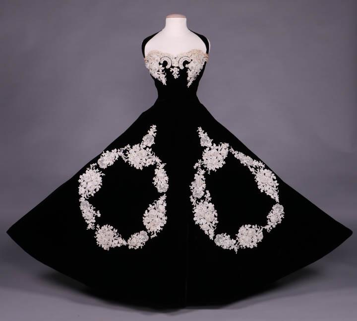COUTURE EMILIO SCHUBERTH BLACK VELVET GOWN, ROME, c. (1 of 15)