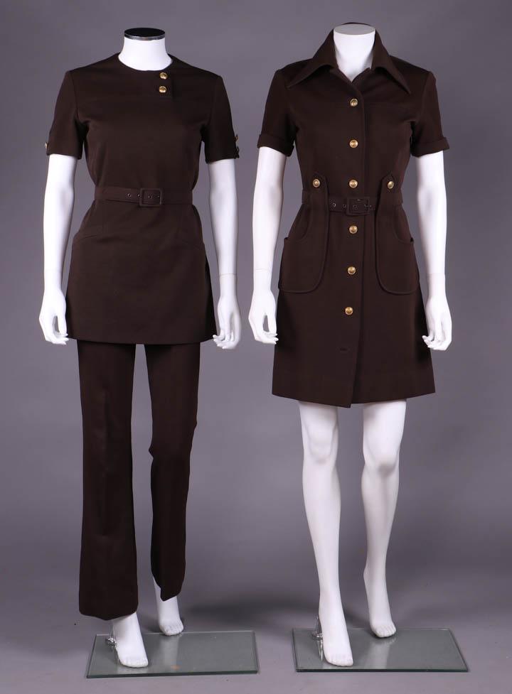VALENTINO FOR TWA ENSEMBLE, AMERICA, 1971: All in brown chevron knit & w/ "V" logo gold tone button: 1 shaped tunic, round collar w/ decorative 2 "V" button tabbed yoke, short sleeve w/ 2 "V" buttons, faux slash pockets to H, matching self cov