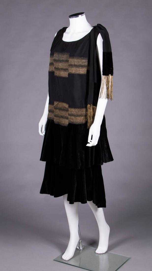 BLACK CREPE & LAMÉ EVENING DRESS, LATE 1920s (1 of 7)