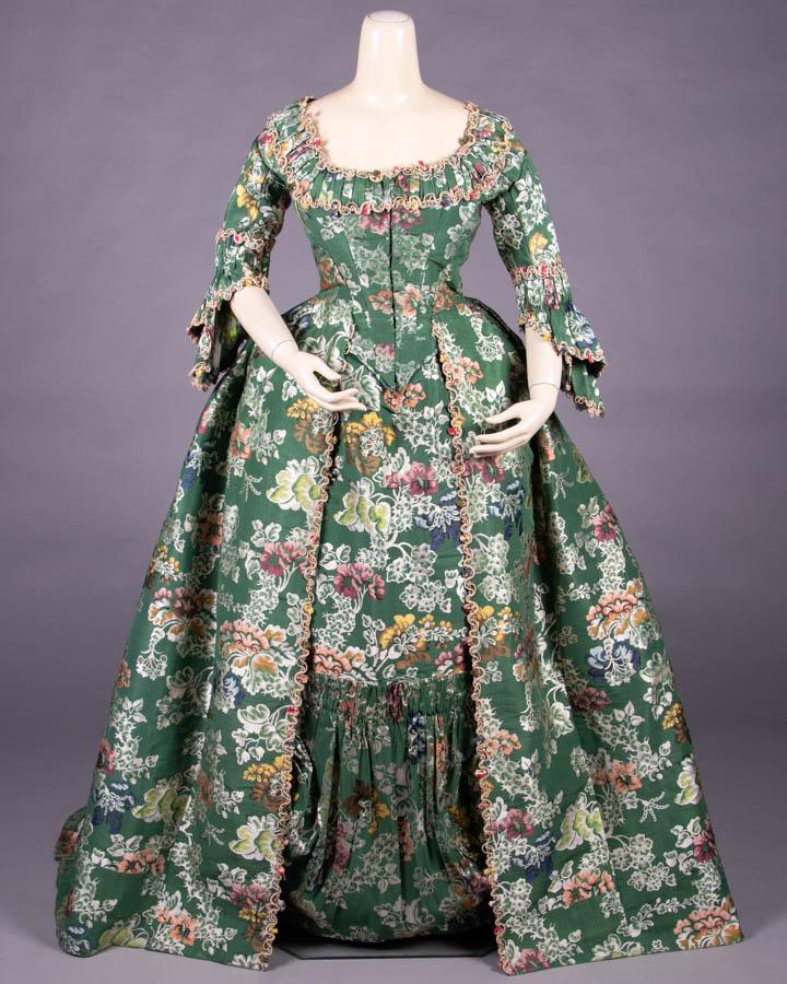 SPITALFIELDS SILK OPEN ROBE & PETTICOAT, COLONIAL (1 of 20)