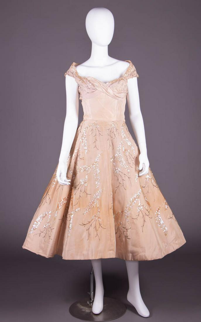 CEIL CHAPMAN FOR MONIQUE VAN VOOREN, AMERICA, EARLY (1 of 9)