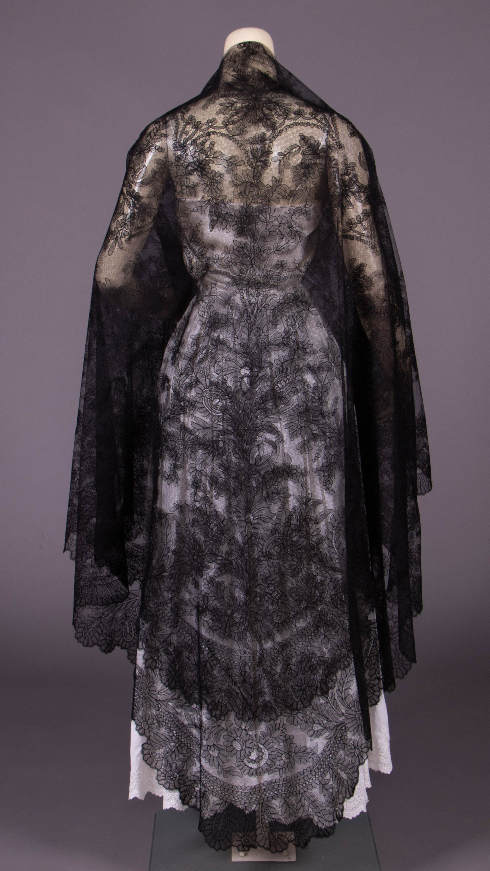 CHANTILLY LACE SHAWL, 1860s (1 of 8)