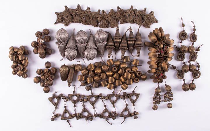 GENEROUS LOT OF METALLIC GLANDS, LATE 19TH-EARLY 20TH C (1 of 6)