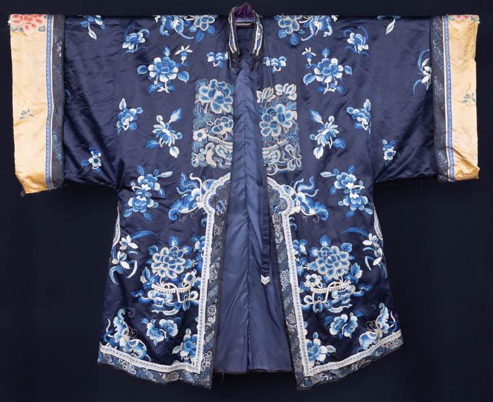 MANS CHINESE ROBE, EARLY 20TH C (1 of 10)
