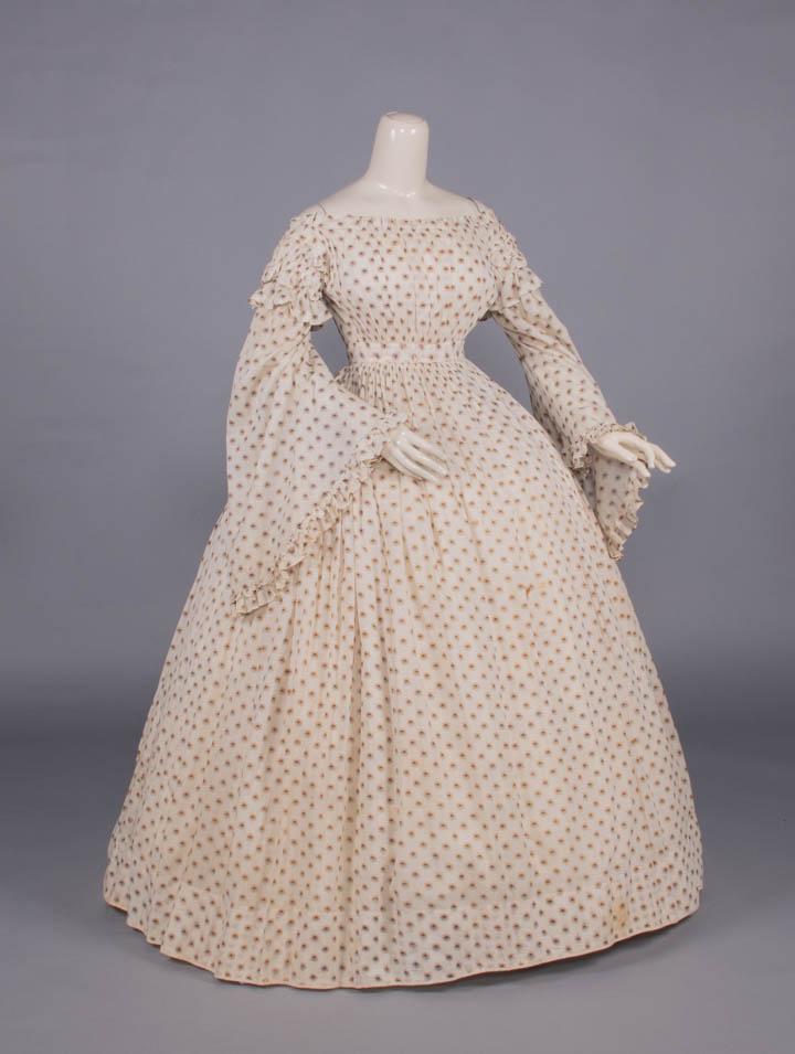 ROLLER PRINTED SUMMER DAY DRESS & PELERINE, c. 1855 (1 of 9)