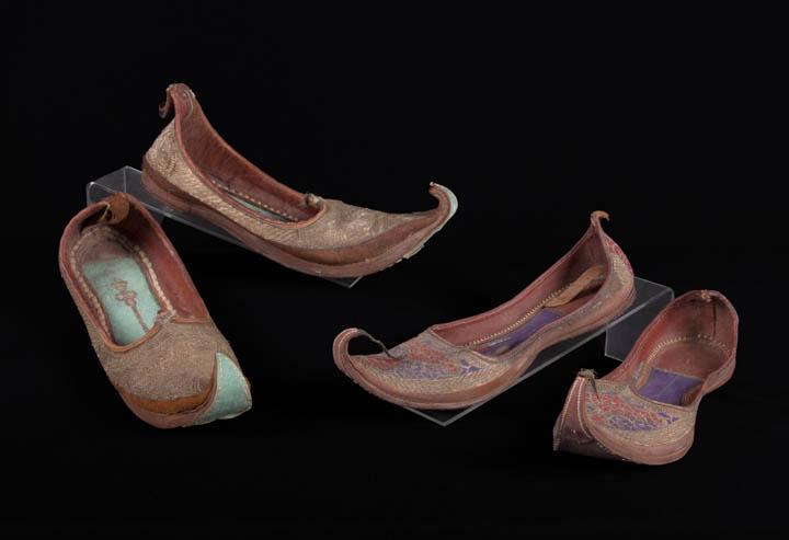 TRADITIONAL EMBROIDERED JUTTI, NORTH INDIA OR PAKISTAN, 19TH-EARLY 20TH C (1 of 10)