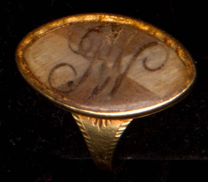 GENT'S HAIR MOURNING RING, 1814: Gold band widens & chased nearing top w/ large pointed oval, glass over blond hair keepsake, reverse painted on glass "JW", inside inscription, "Jer 2 Oct 1795 AE 30 Yrs 7 11 14 D", size 8, (glass fuz