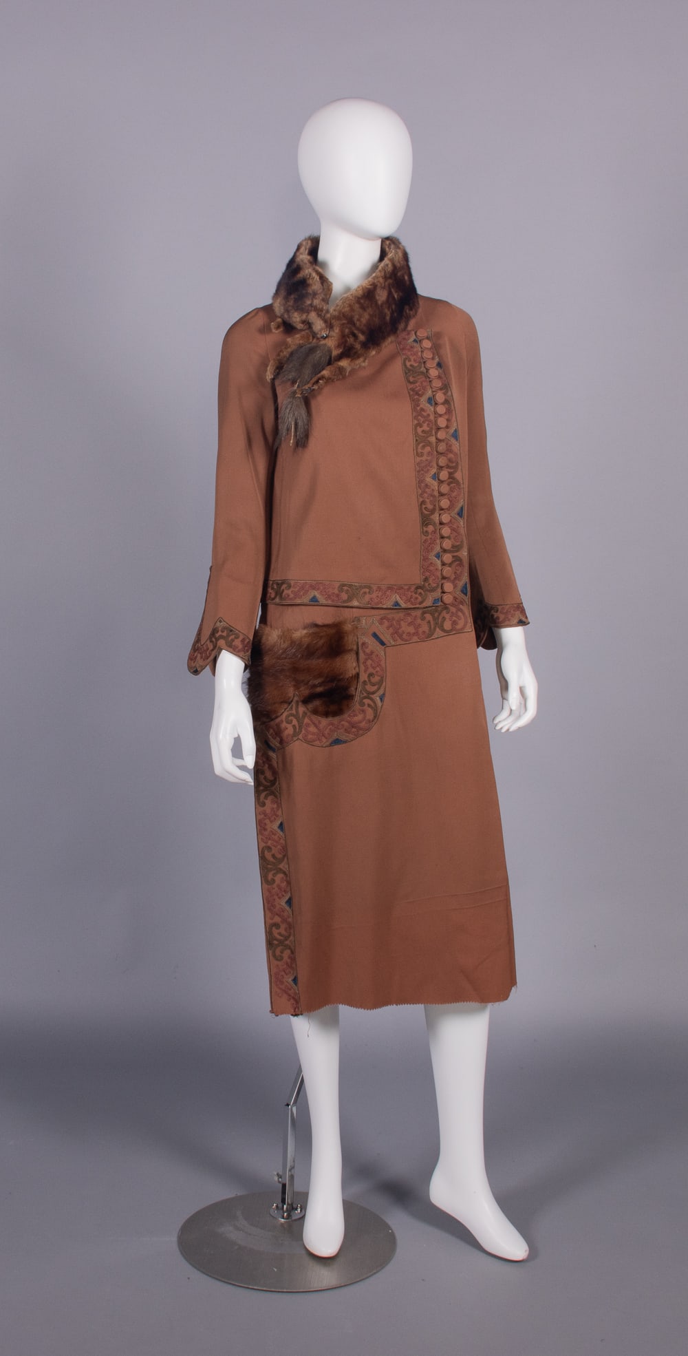 SILK TWILL TRAVELING SUIT, c. 1927 (1 of 11)