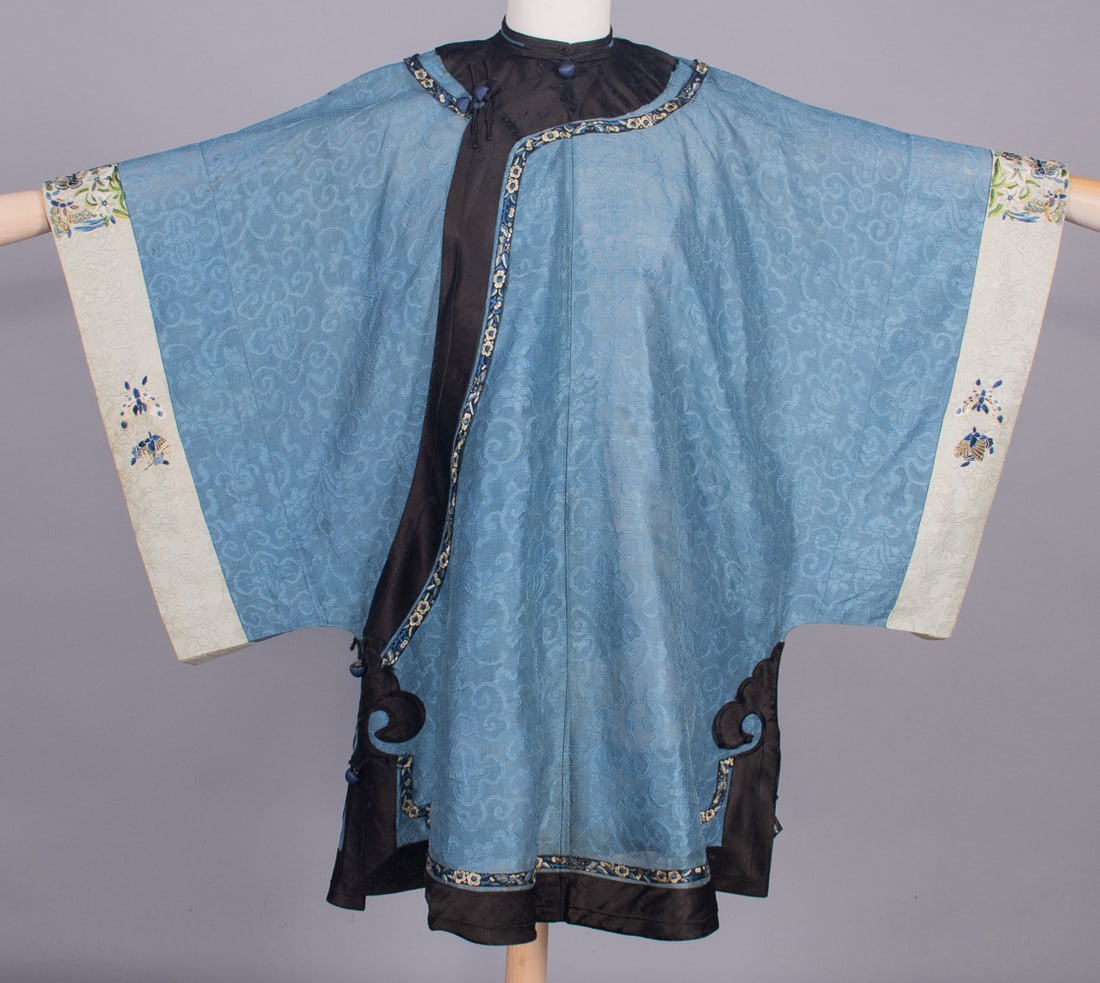 PATTERNED SILK GAUZE JACKET, CHINA, EARLY 20TH C (1 of 10)