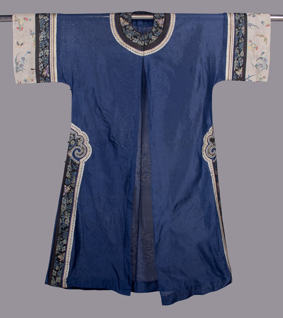 PATTERNED SILK GAUZE ROBE, CHINA, LATE 19TH- EARLY 20TH (1 of 8)