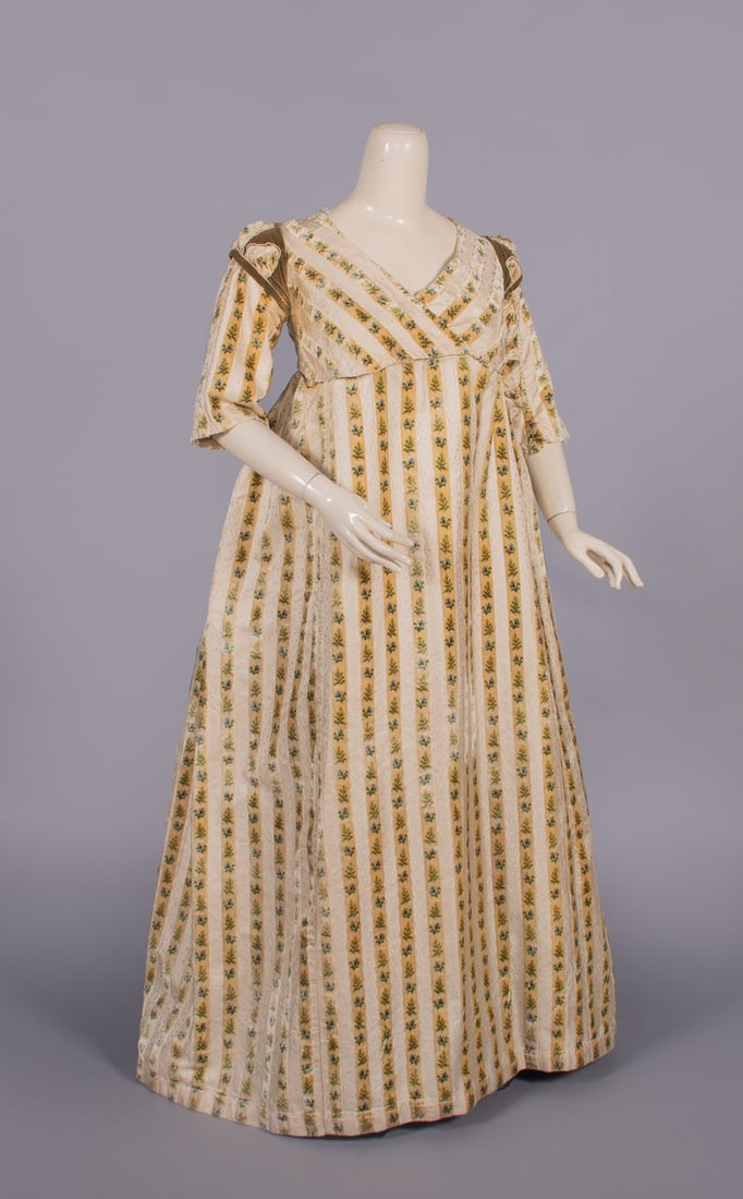 PRINTED VELVET & PATTERNED SILK ROUND GOWN, c. 1798 (1 of 10)