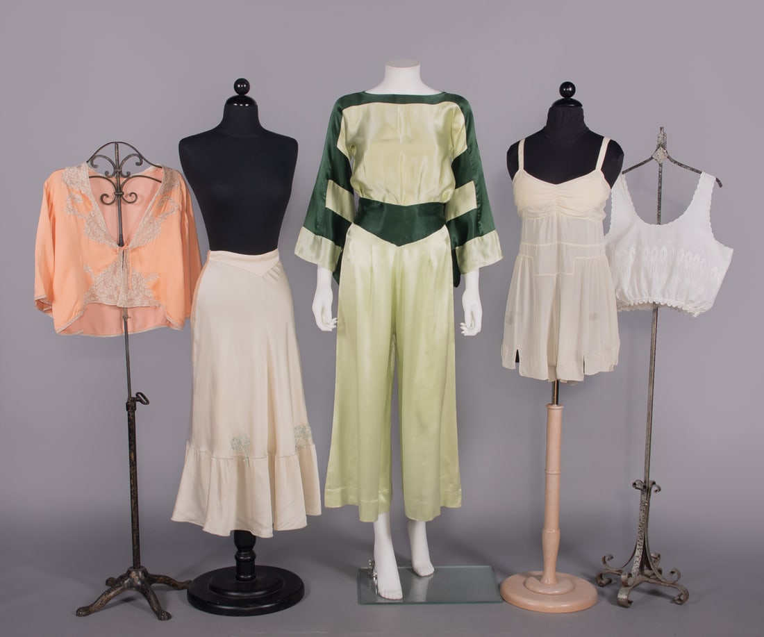 LOUNGING PAJAMAS & LINGERIE, PARIS, USA & CANADA, 1920-1930s (1 of 11)
