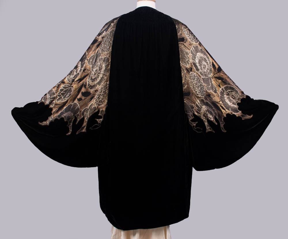 DRAMATIC SILK VELVET & LAME' EVENING COAT, 1925 (1 of 9)