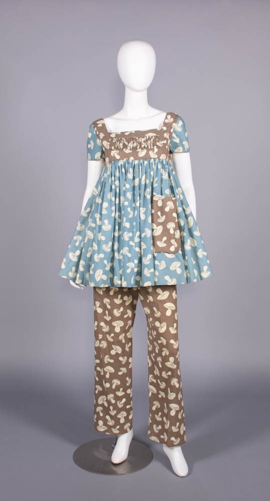 GEOFFREY BEENE MUSHROOM PRINT ENSEMBLE, USA, LATE 1960s (1 of 10)