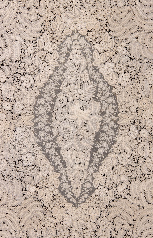 POINT DE GAZE BRUSSELS MIXED LACE RUNNER, LATE 19TH CENTURY (1 of 11)