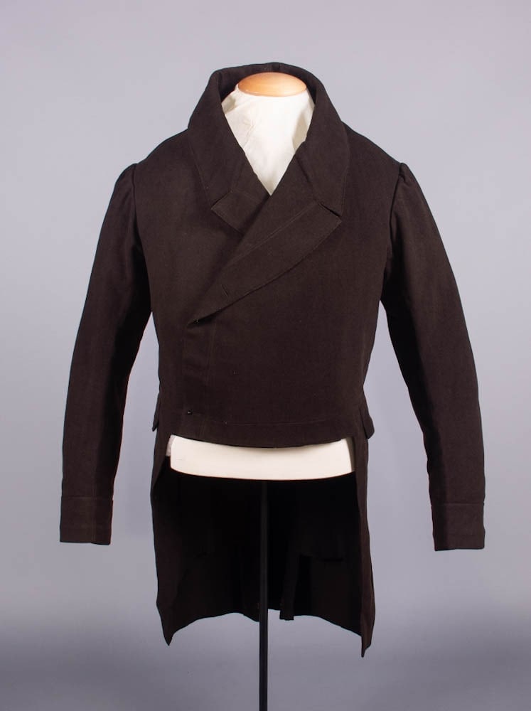 GENT'S BROWN BROADCLOTH CUTAWAY TAILCOAT, 1820-1830s (1 of 10)