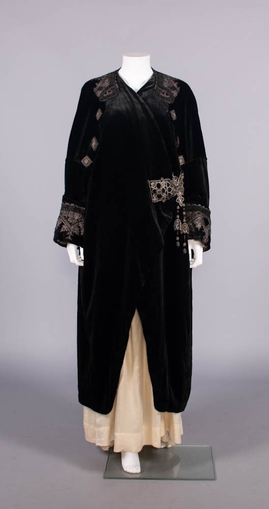 WORTH LAME' CORD EMBELLISHED SILK VELVET COAT, PARIS, c. 1905 (1 of 10)