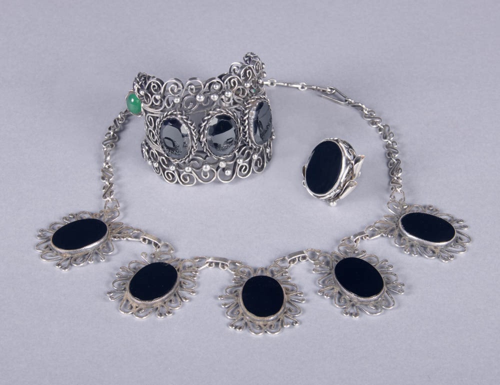 STERLING & ONYX NATIVE AMERICAN JEWELRY (1 of 9)