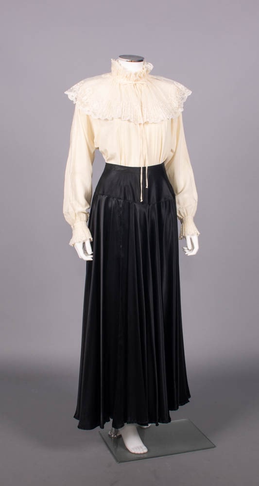 ZANDRA RHODES ENSEMBLE, LONDON, 1970s (1 of 10)